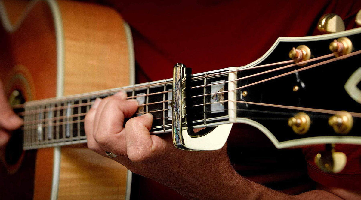 How To Use a Guitar Capo Chart (Chord + Key Guide)