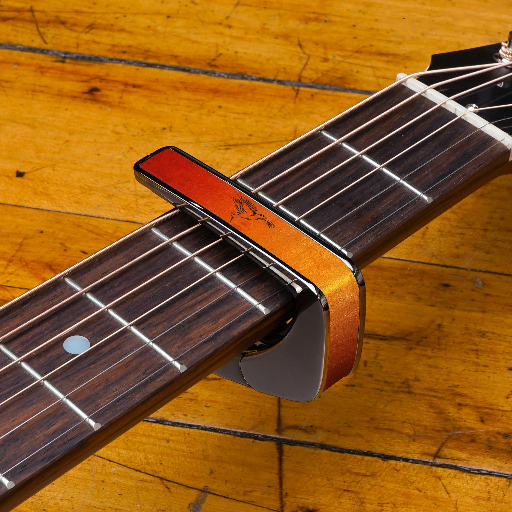 Gibson Hummingbird Sunburst – Officially Licensed Capo | Gibso