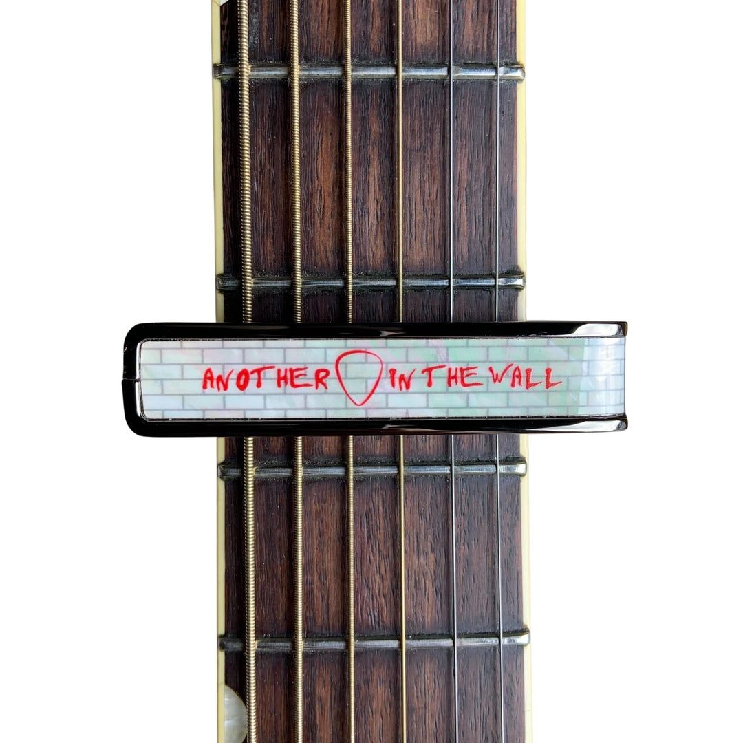 Thalia Capo The Wall of Pearl | Limited Edition Capo Black Chrome / Red